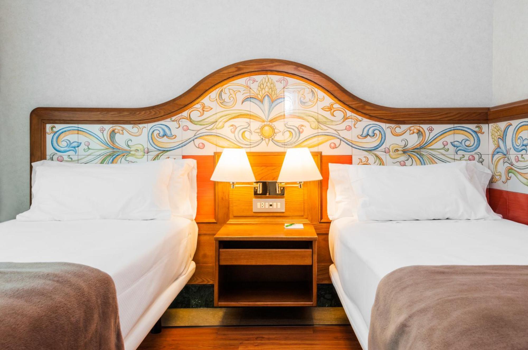 Twin Room,1443930766:JPEG